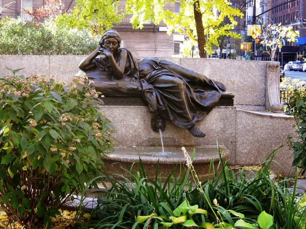 Civic Fame statue and fountain in City Hall Park, New York City