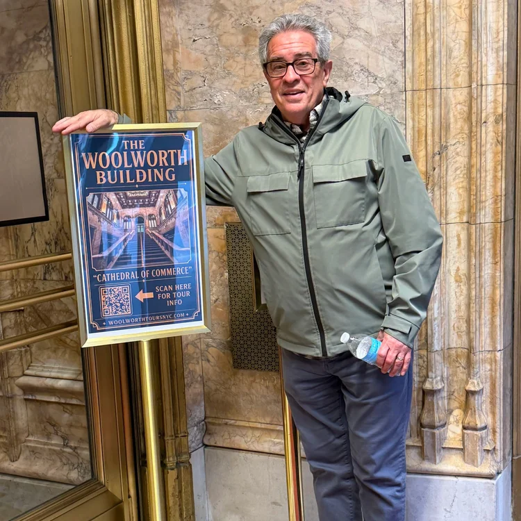 Bob Gelber licensed New York City tour guide